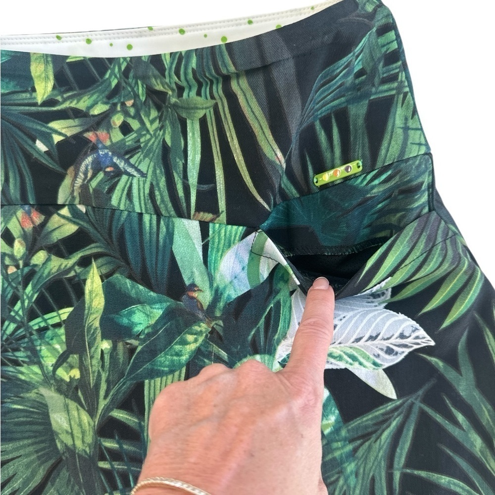 Swing Control Women’s Tropical Print Golf Skort - Picture 5 of 11